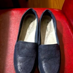 Clark’s Blue Cloudsteppers cushion loafers size 9.5